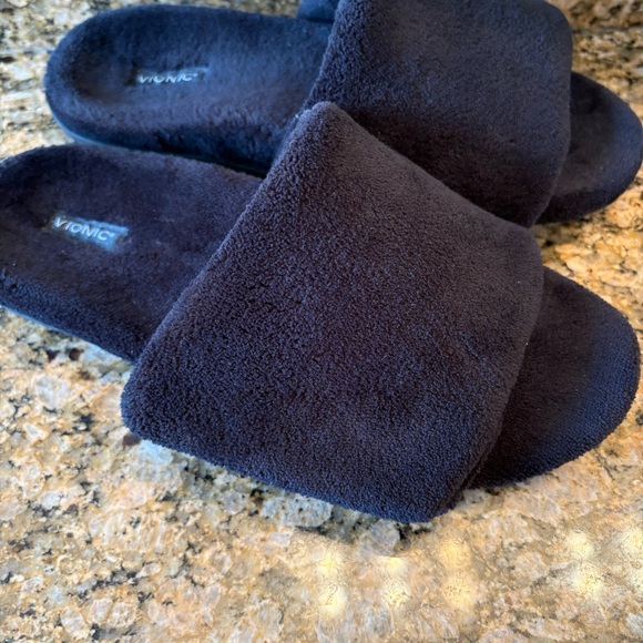 Vionic slippers - Picture 4 of 7